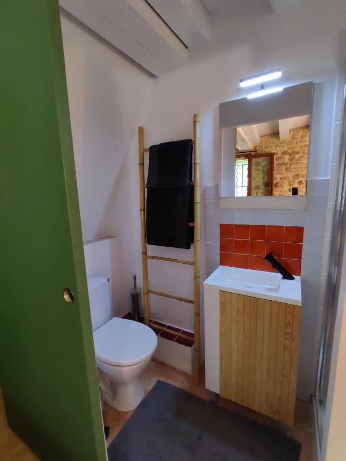 Un Pied Dans La Foret La Capelle-et-Masmolene Exterior foto